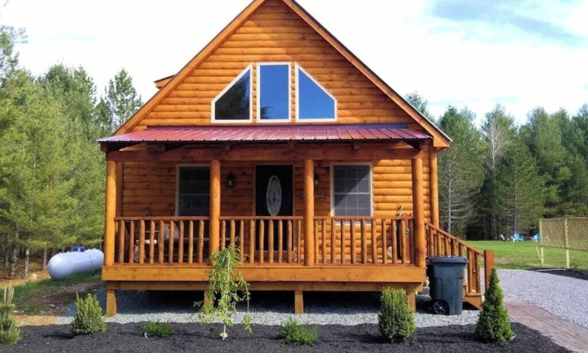 Wells Cabin | The Dakota, Dog Friendly Cabin at Lake Algonquin