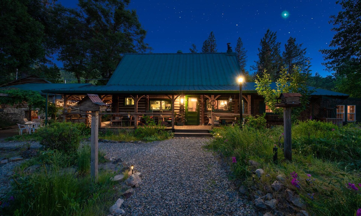 Placerville House | The Davies Family Inn