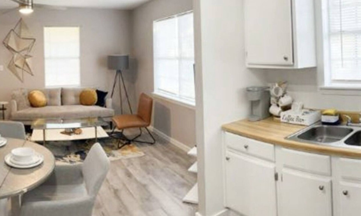 Athens House | The Daylights Suite
