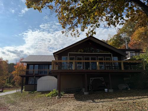 Hammond House | The Deck House on Black Lake