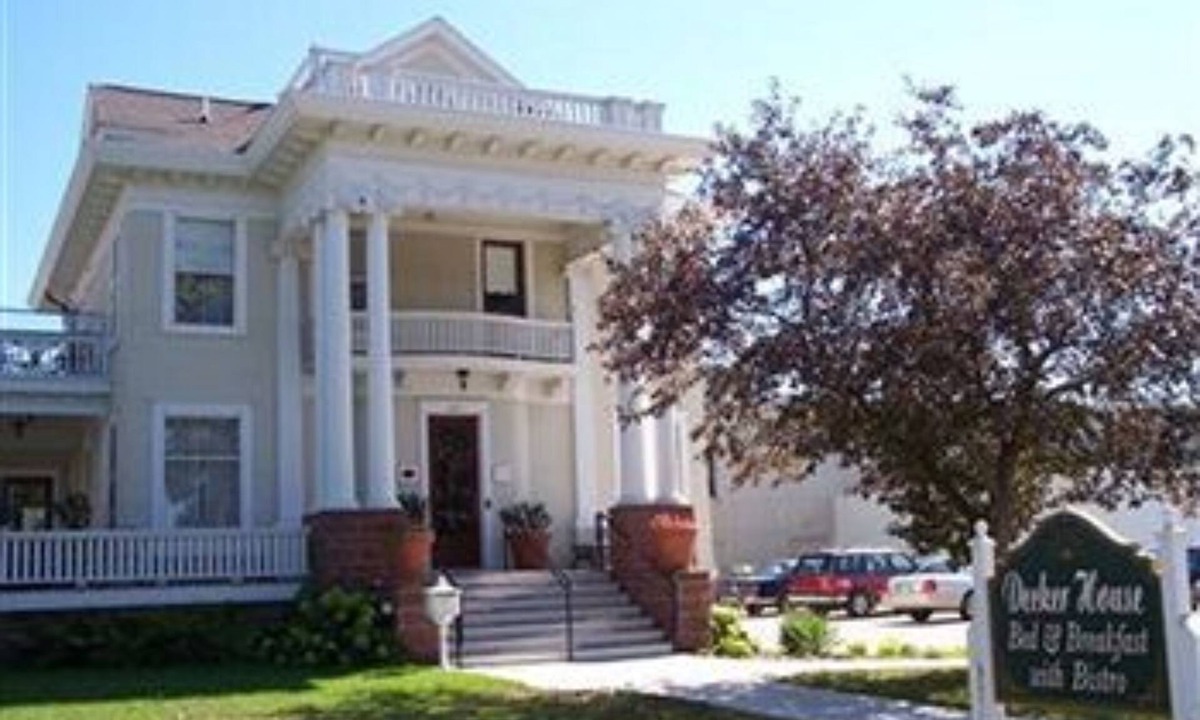 Mason City Bed & Breakfast | The Decker House Bed & Breakfast