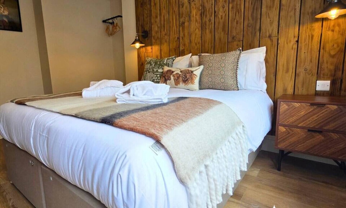 Dibden Purlieu Apartment | The Deluxe Hare - Room 2 - New Forest