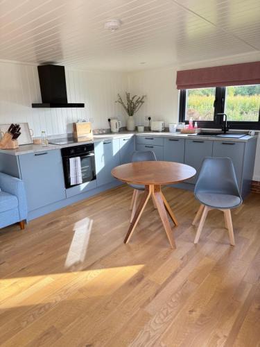 Scoulton Ski Chalet | The Den