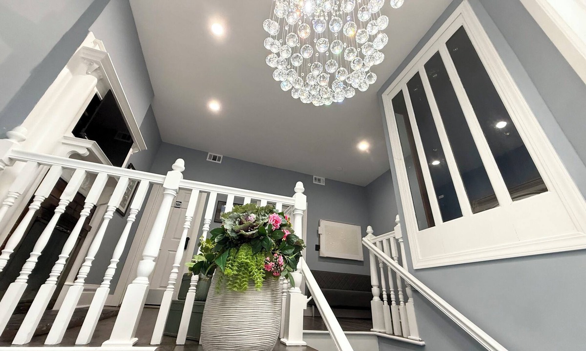 Lakeview Hotel | The Den Hotel