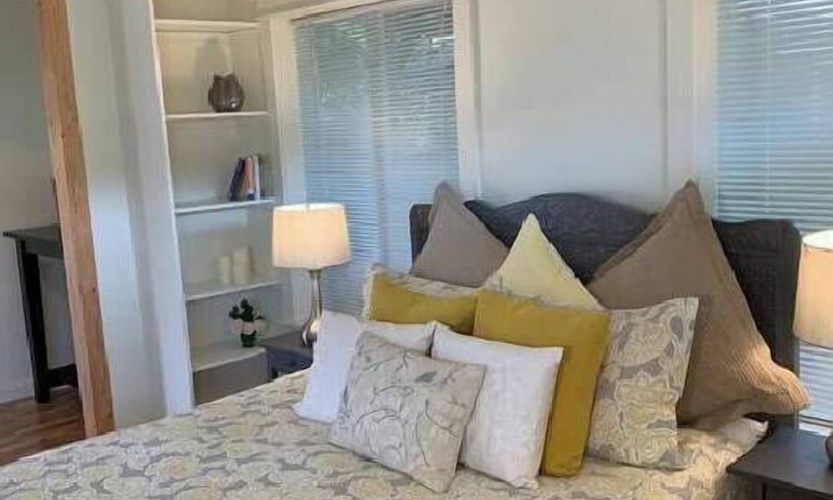 Langley Apartment | The Den- The Courtyard