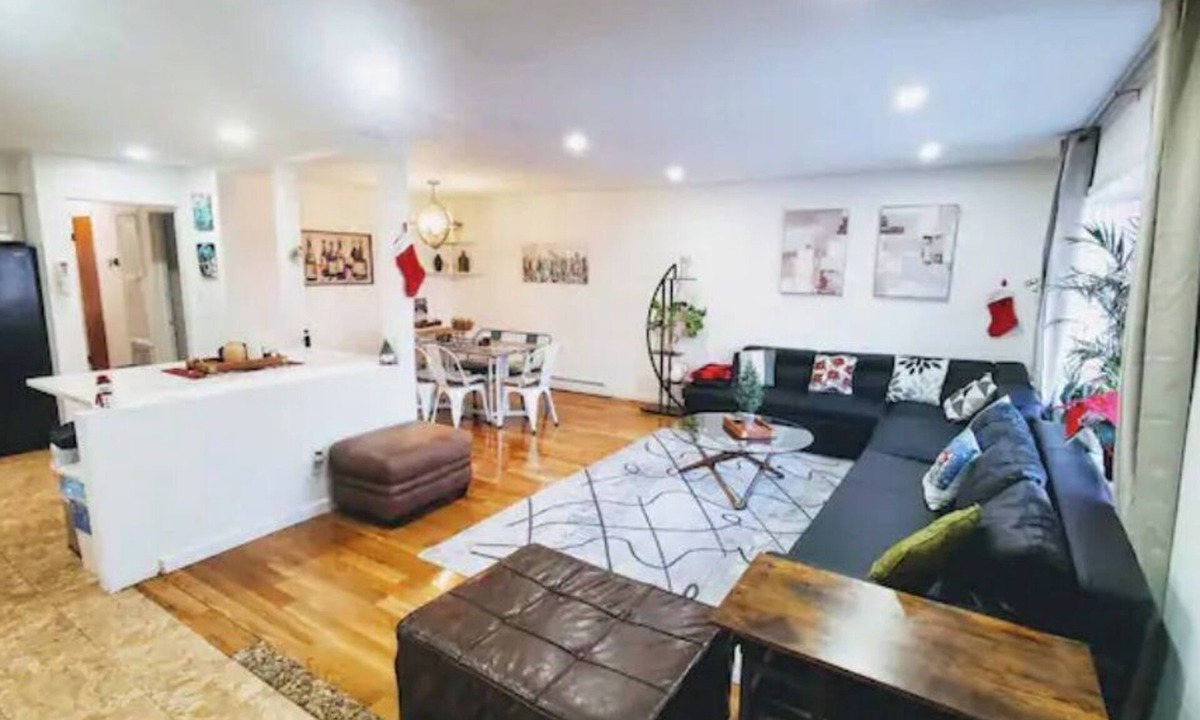 Jamaica Estates Apartment | The Devonshire/LVL1: LUX Xcape; subway@600 steps