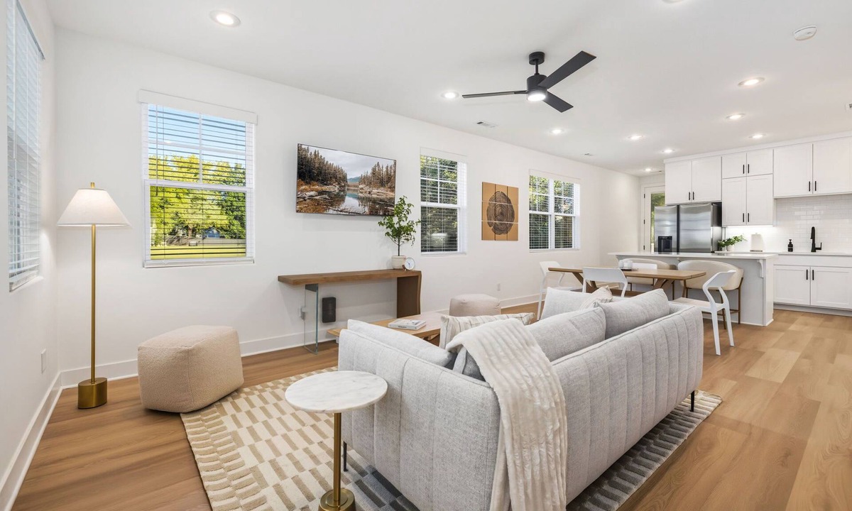 Fayetteville House | The Diamond-0.5 mi to Baum Walker-1.5 mi to DT