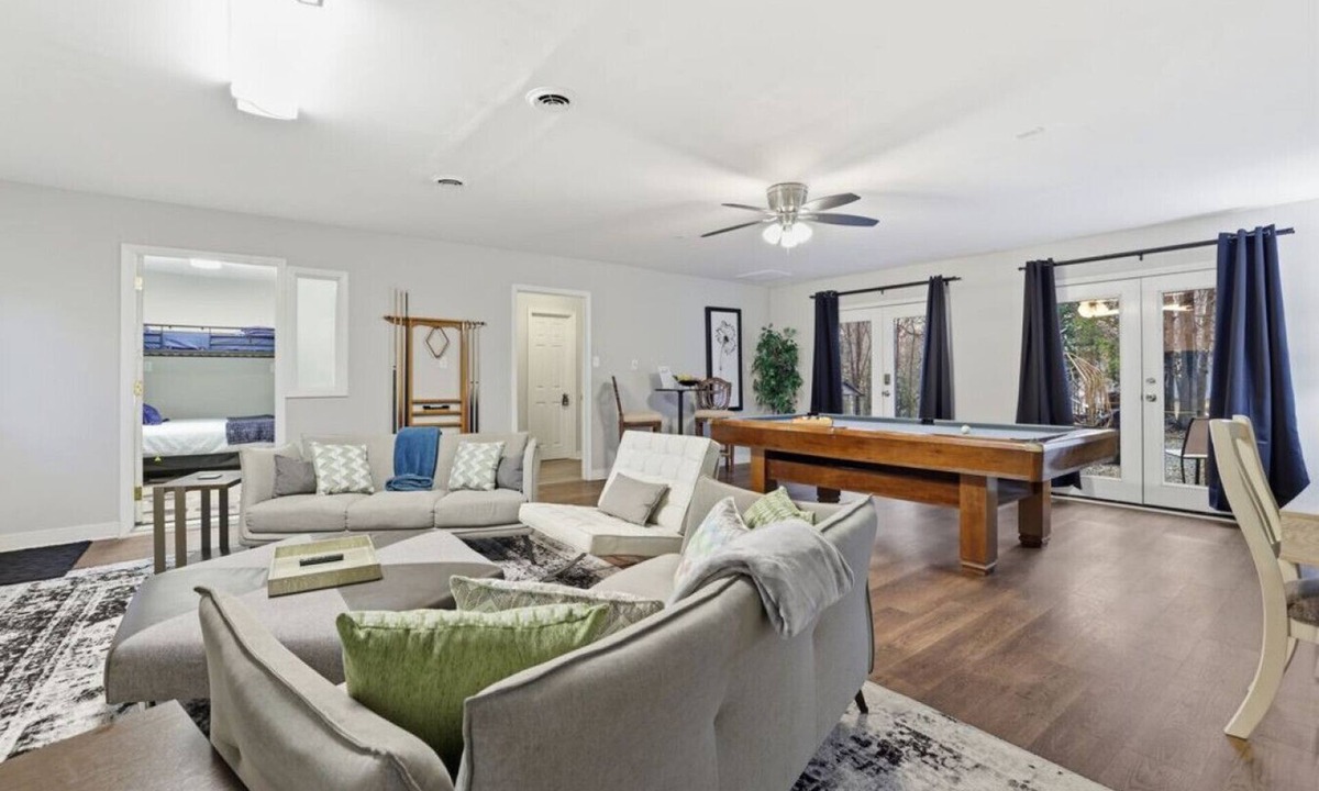 North Chesterfield House | The Divine Cottage: Woodsy Hideaway!