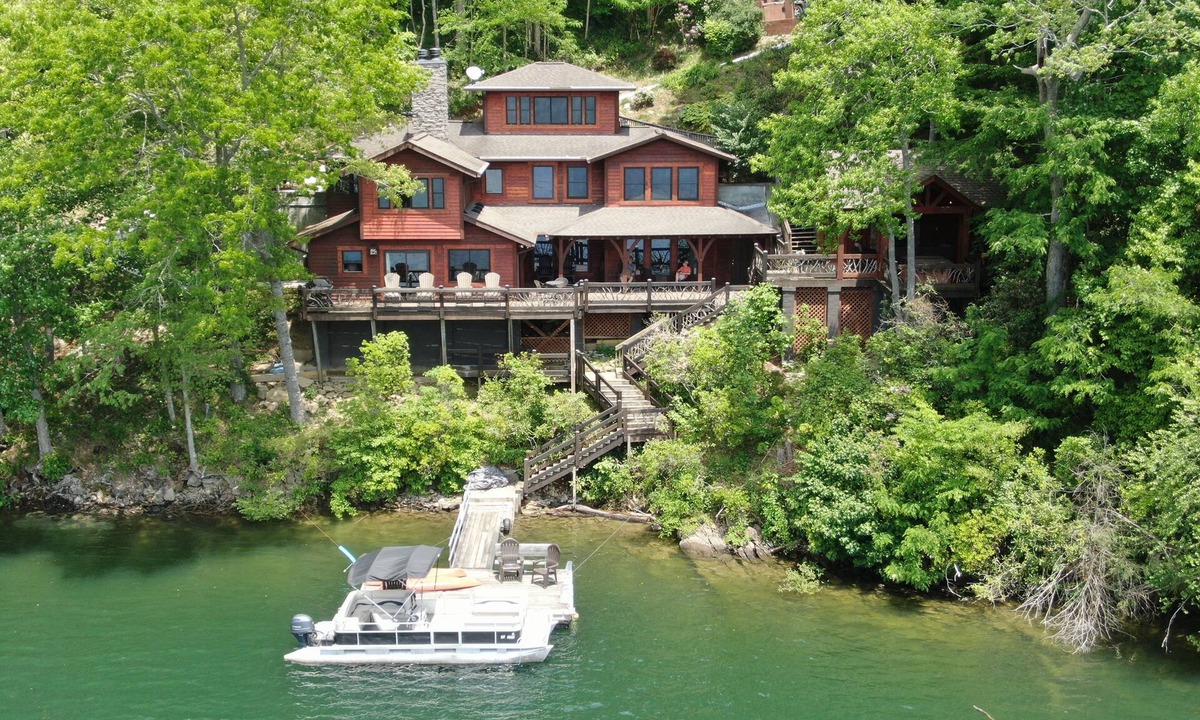 Topton House | 'The Dock House' a Nantahala Lake Front Home nSummer 2026 dates still available!