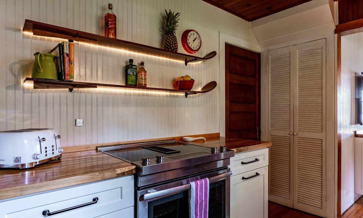 Clear Lake Cottage | The Doctors Cottage - Vacation Back In Time