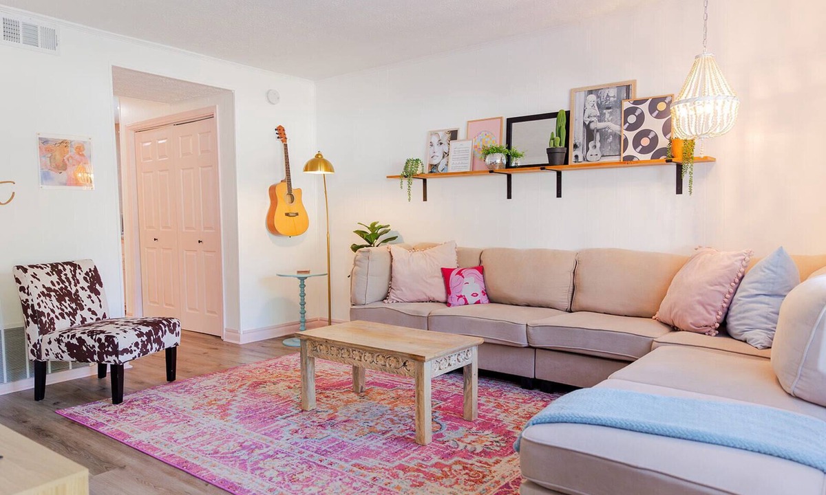 Covington House | The Dolly- 1/2 mi from Covington Square