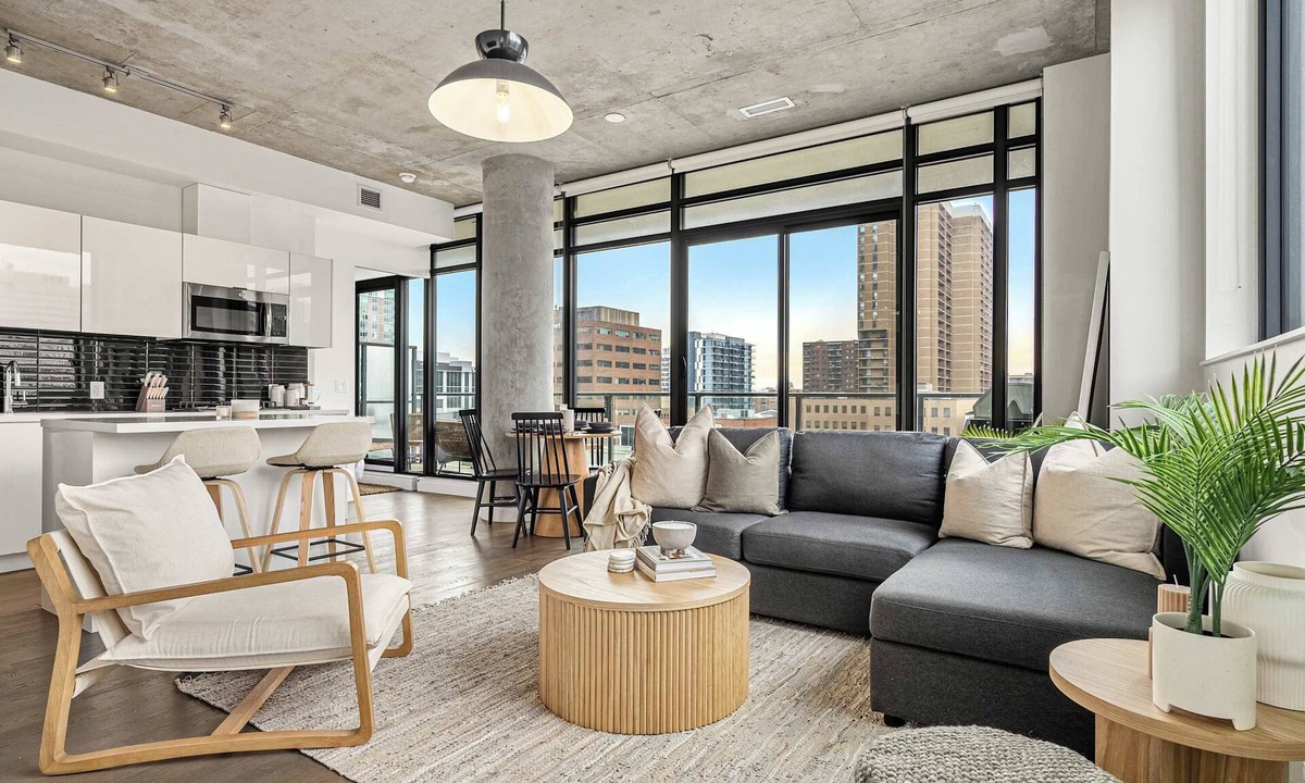 Connaught Apartment | The Domain Skyline View King Beds Pool Gym