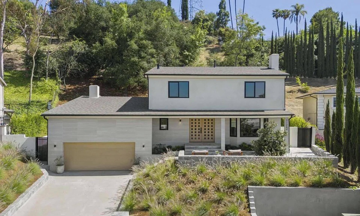 Studio City House | The Dona Modern: Prime Studio City Location with Indoor-Outdoor Flow