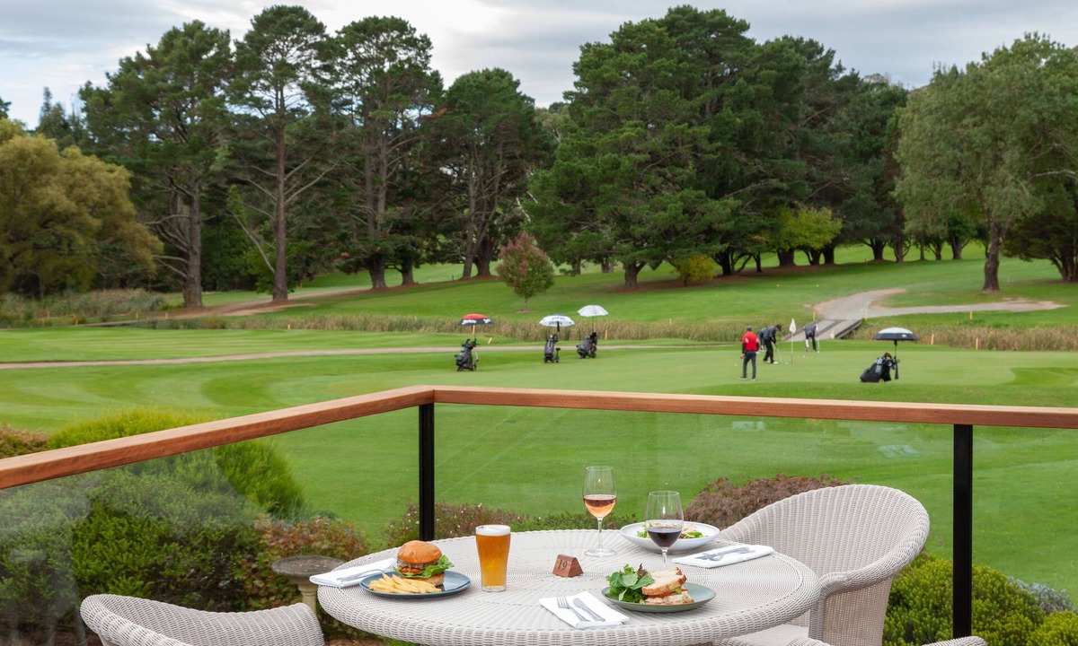 Moss Vale Bed & Breakfast | The Dormie House - On The Golf Course