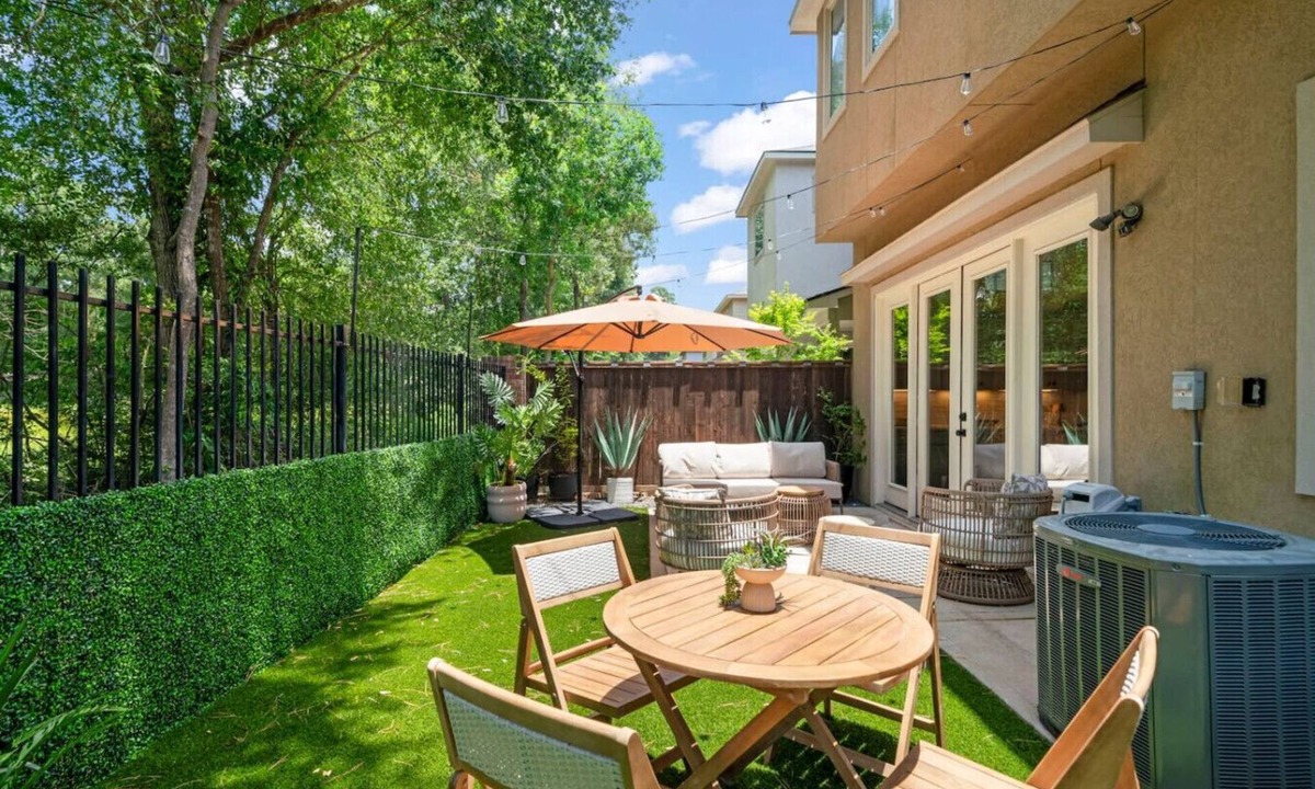 Grogan's Mill House | The DOVI Collection | Gated Luxury Retreat & Pool