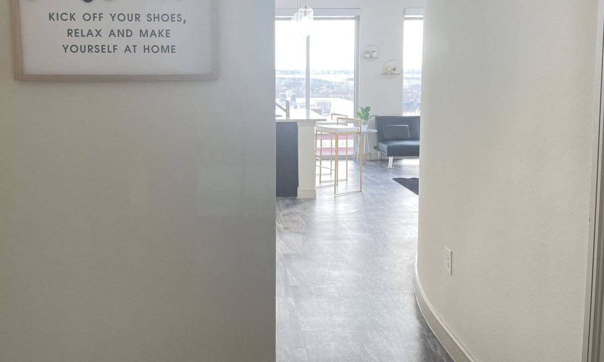 Cedars Apartment | The Downtown Charmer w/ a beautiful VIEW!