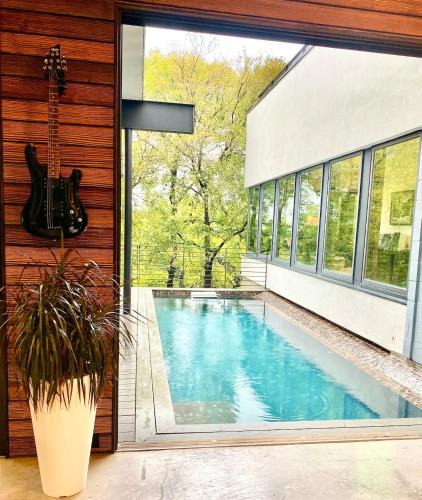 Riverside House | The Downtown Modern