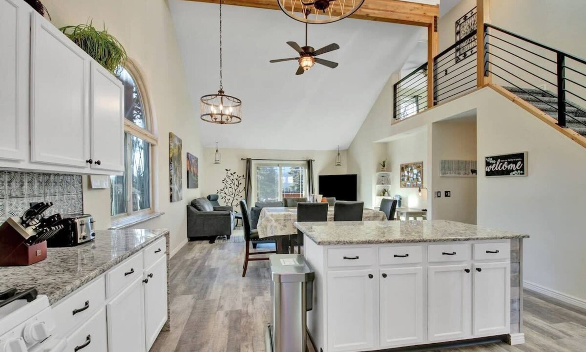 Woodland Park House | The Downtown Nugget | Modern Pikes Peak Base | BL 330900