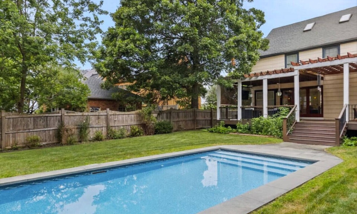 West Hartford House | The Downtown Oasis – West Hartford