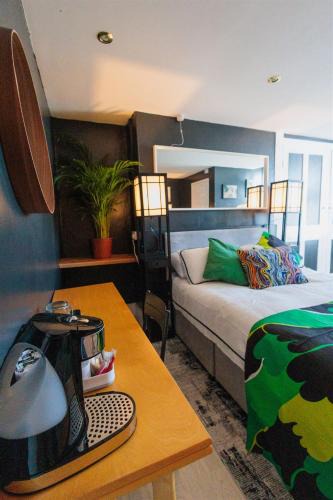 Starcross Hotel | The Driftwood Inn