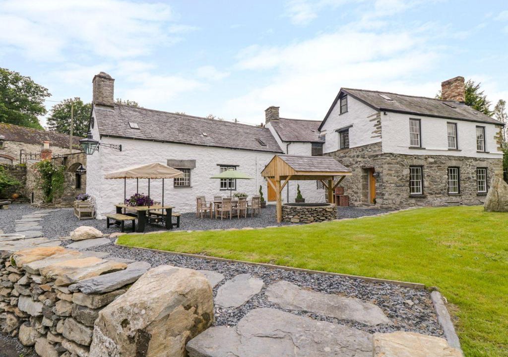 Corwen House | The Druids