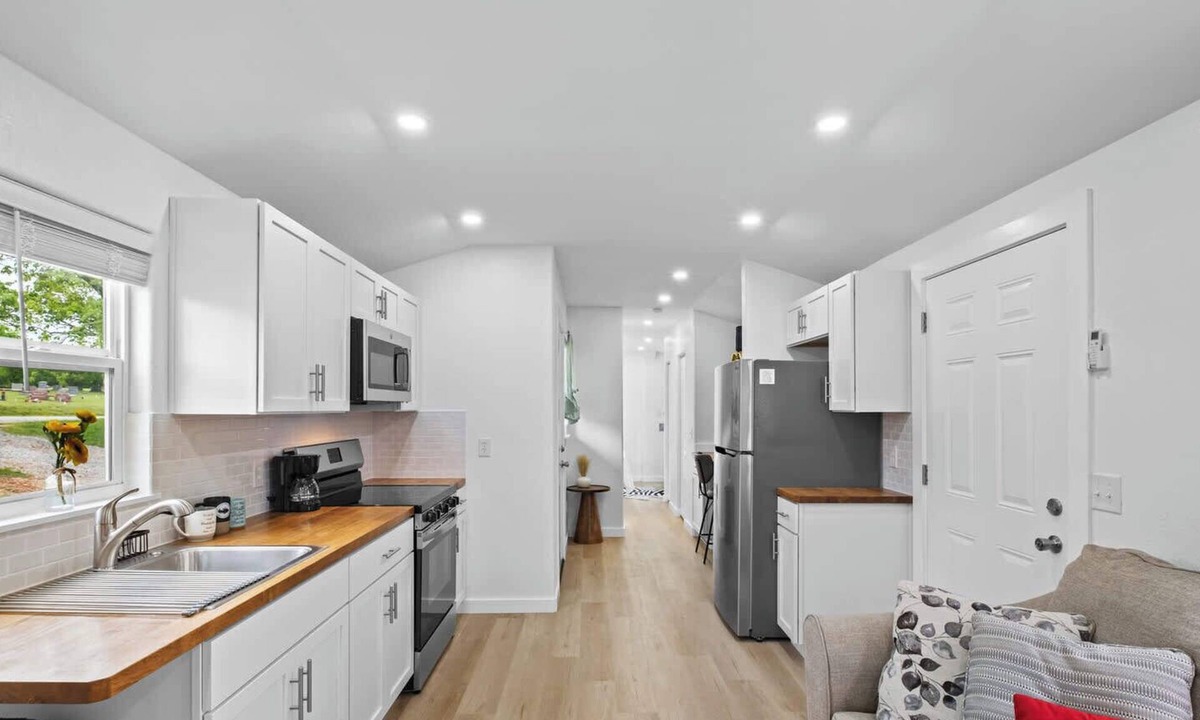 Decatur House | The Duke- Decatur Luxury Suite