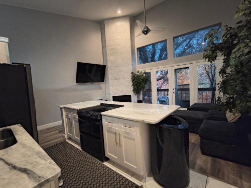 Lake Highlands Apartment | The Duke's Castle with Garage & Fast Internet