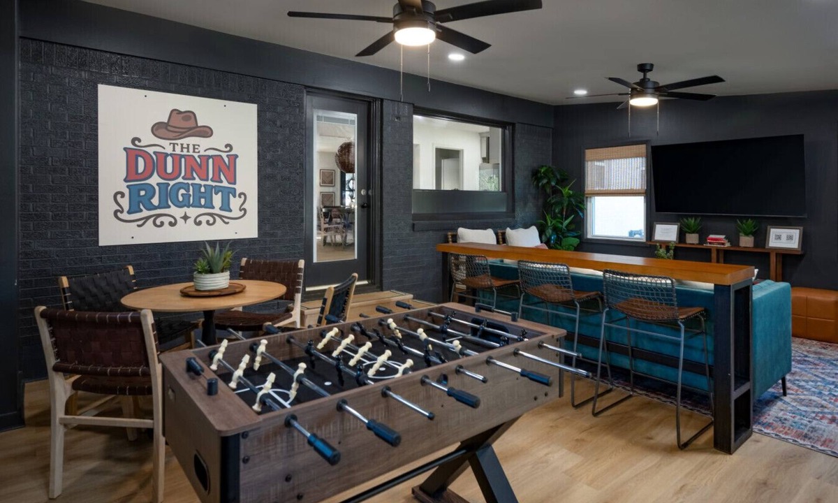 College Station House | The Dunn Right - Pool, Game Room, Yard Games, 1.5 Miles to TAMU