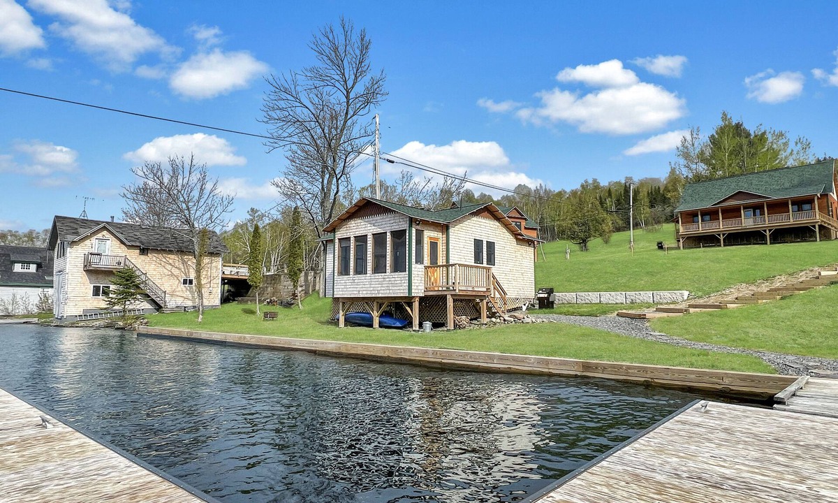 Rockwood Cottage | The Eagle's Landing (Waterfront on the Moose River!)