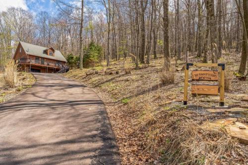 Terra Alta House | 'The Eagles Nest at Alpine' Cabin w/Fireplace!