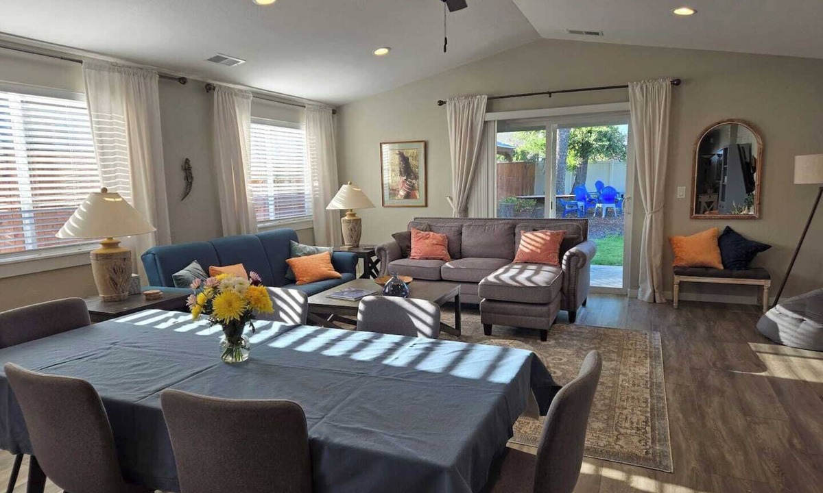 Eagle Point House | The Eagles Nest in Eagle Point