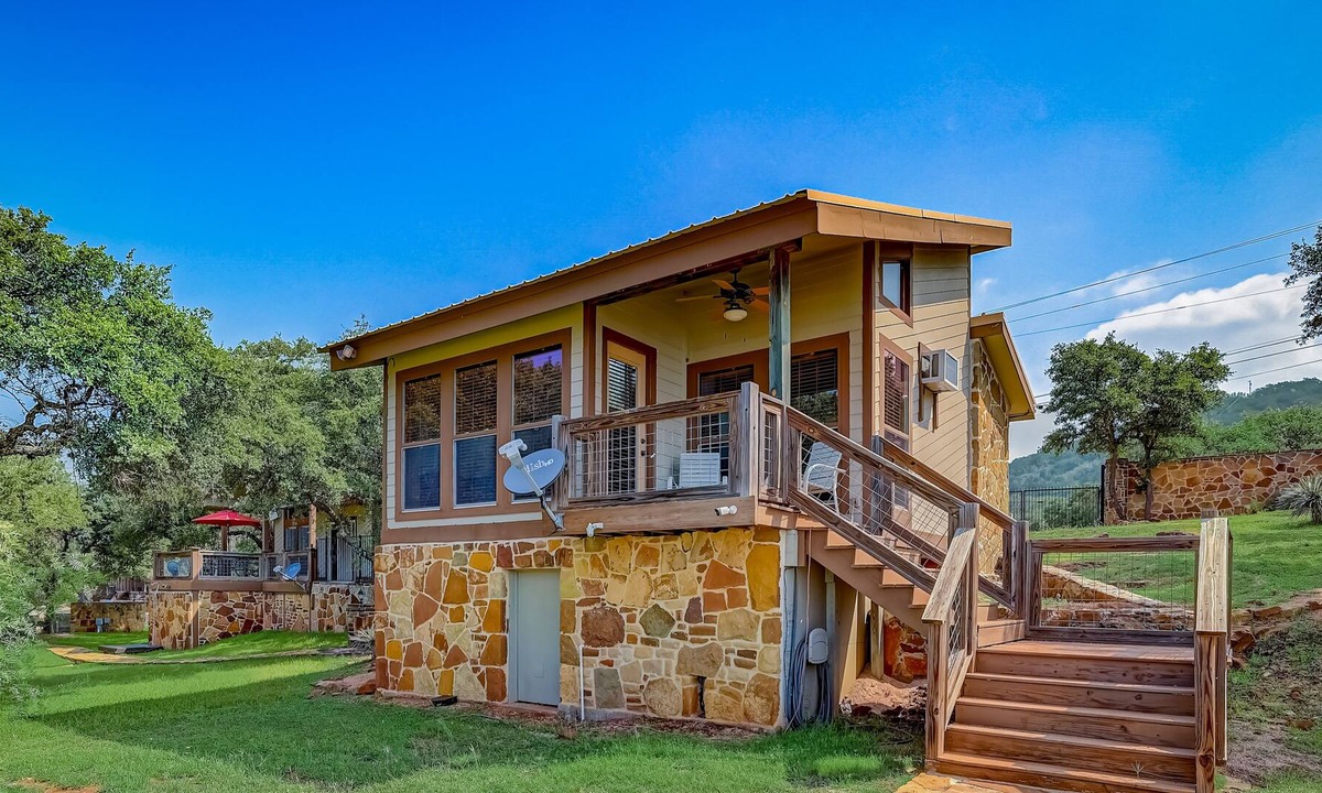 Silver Creek Village Cottage | The Eagles Nest on Lake Buchanan Dam | Cottage in Burnet