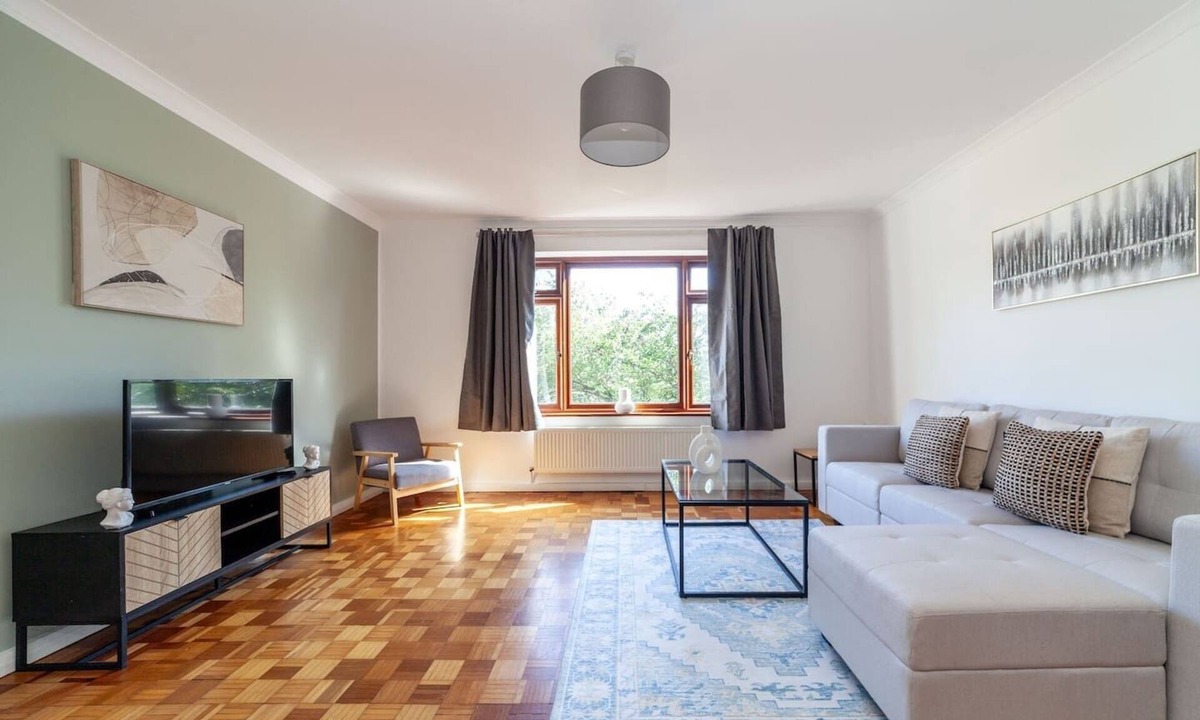 Ealing Broadway Apartment | The Ealing Collection