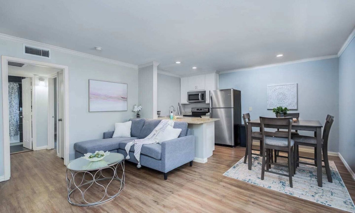 Old East Dallas Apartment | The East Dallas Escape - Modern 1BR, Gated Complex, Free Parking