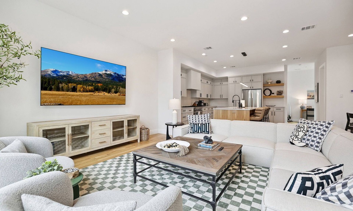 Oak Lawn House | The Eastwood Escape