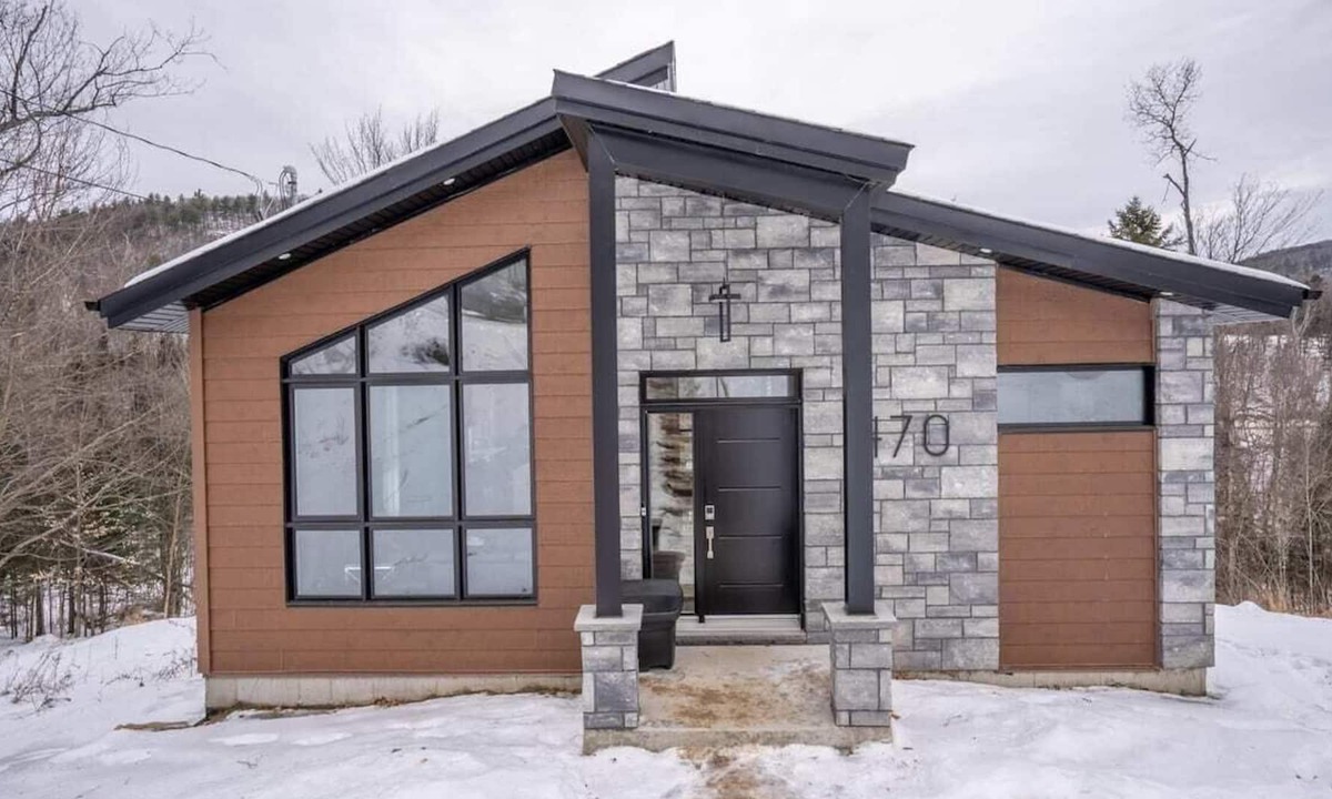 Saint-Alphonse-Rodriguez Ski Chalet | The Elegant – Waterfront and Spa