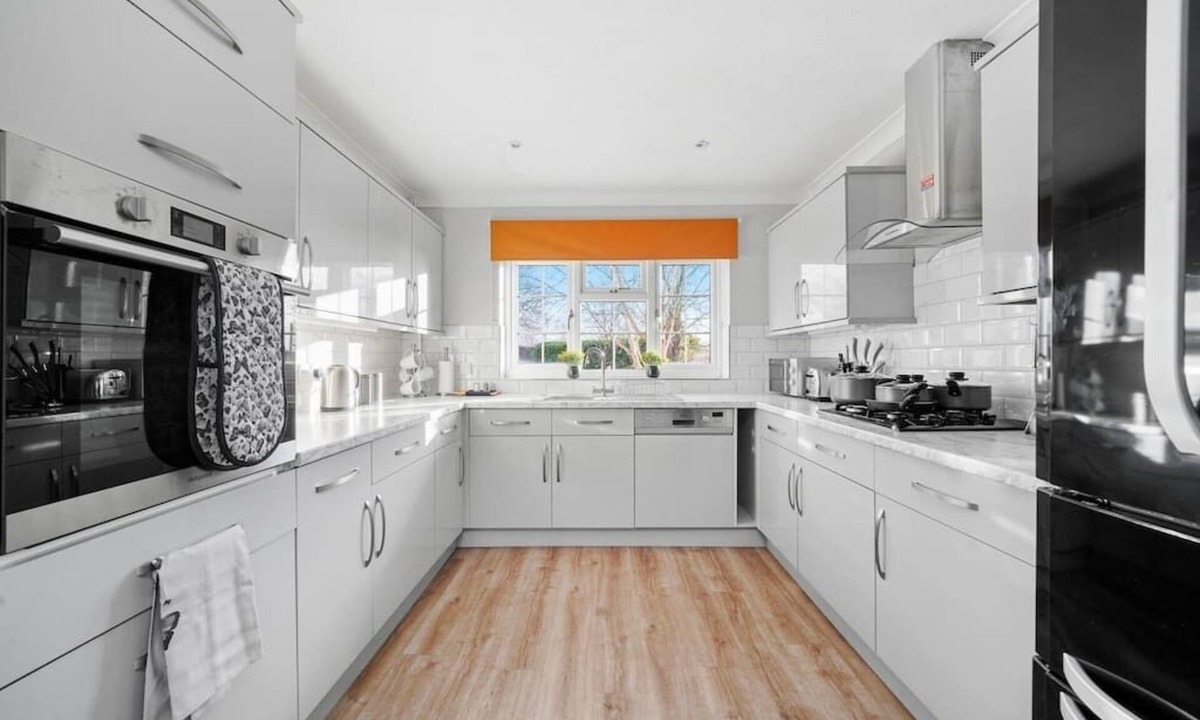 Duxford House | The Elegant Cambridge Abode Parking