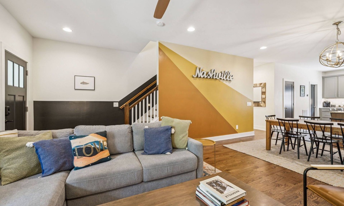 Woodland in Waverly House | The Elliott-Sleeps10-Mins to 12 South & Broadway