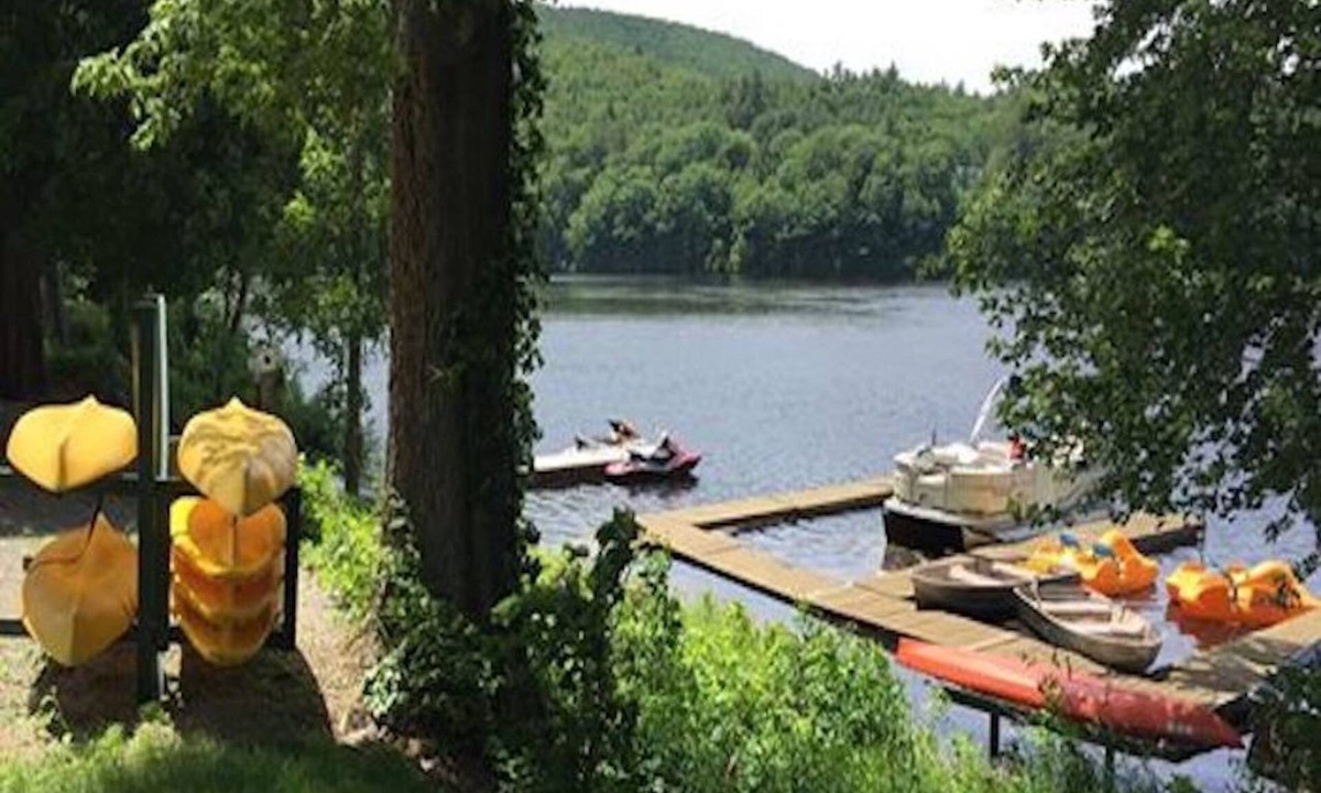 Lake Luzerne-Hadley Cottage | The Elms Waterfront Cottages