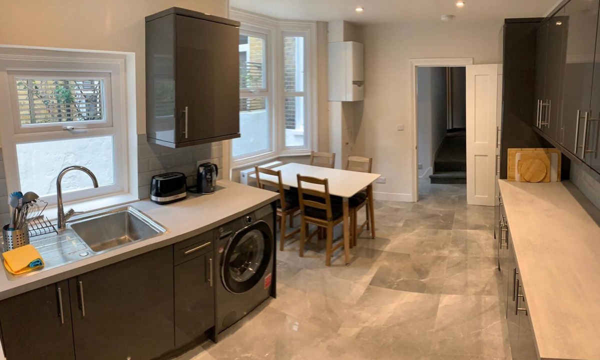 Oval House | The Embassy View Rooms