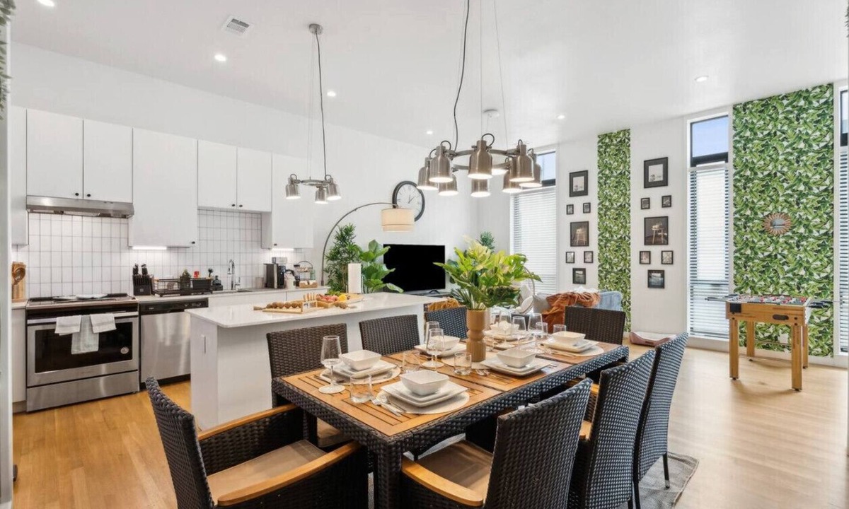 Fort Worth House | The Emerald:3BD In the Heart of Magnolia &Stylish!