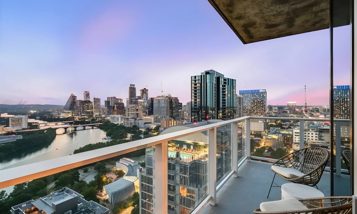 Rainey Street Historic District House | The Emma Penthouse | 29th Floor, Views, Pool | 1 Blk to Rainey St | AvantStay