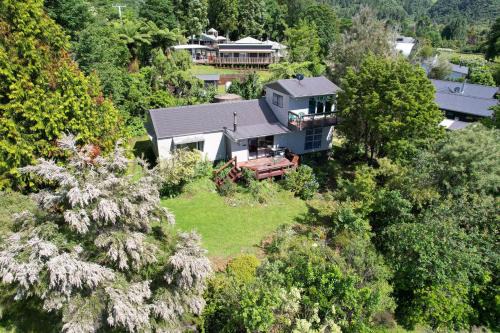 Lake Tarawera House | The Enclave