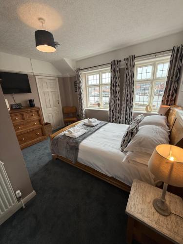 Whitby Hotel | The Endeavour