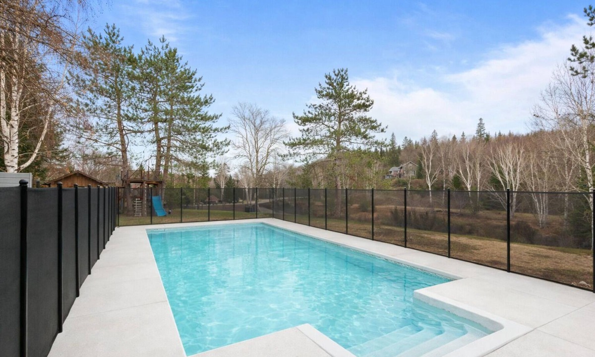 Saint Zenon Ski Chalet | The Escape | 4 BD | Pool & Spa | Games Room