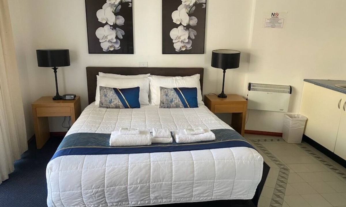 Lakes Entrance Hotel | The Esplanade Motel