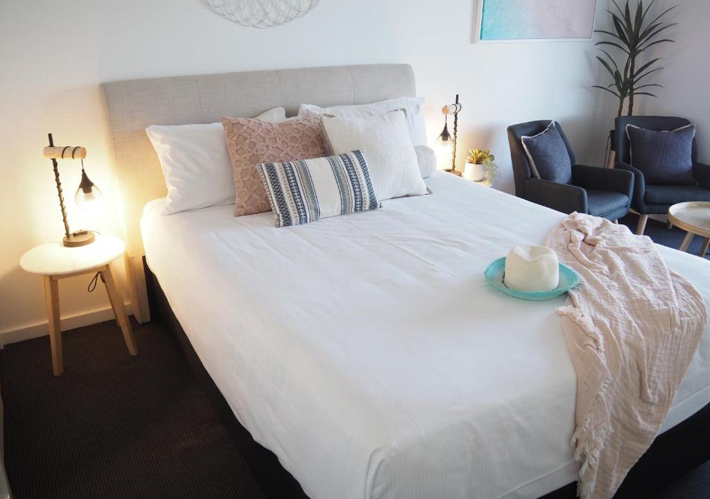 Warners Bay Hotel | The Esplanade Motel