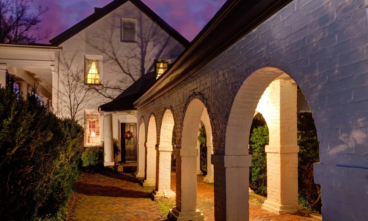 Locust Dale Bed & Breakfast | The Estate at Meander