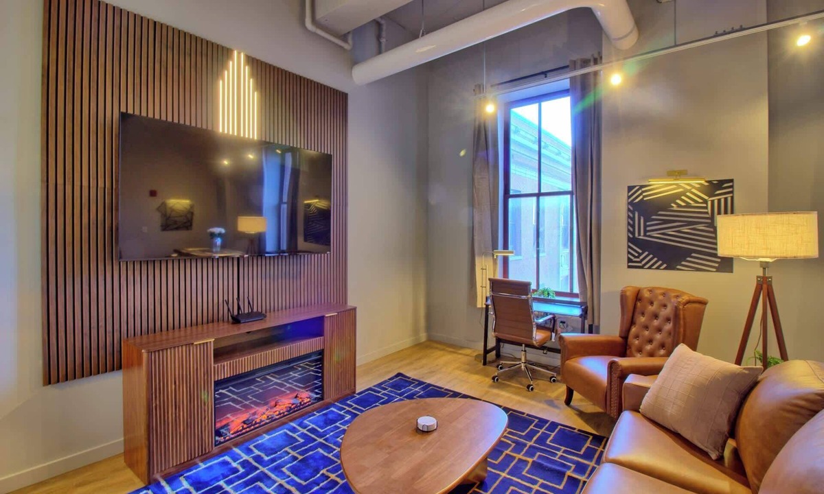 Downtown St. Louis Apartment | The Executive | 2BR | Rooftop Pool + Fireplace