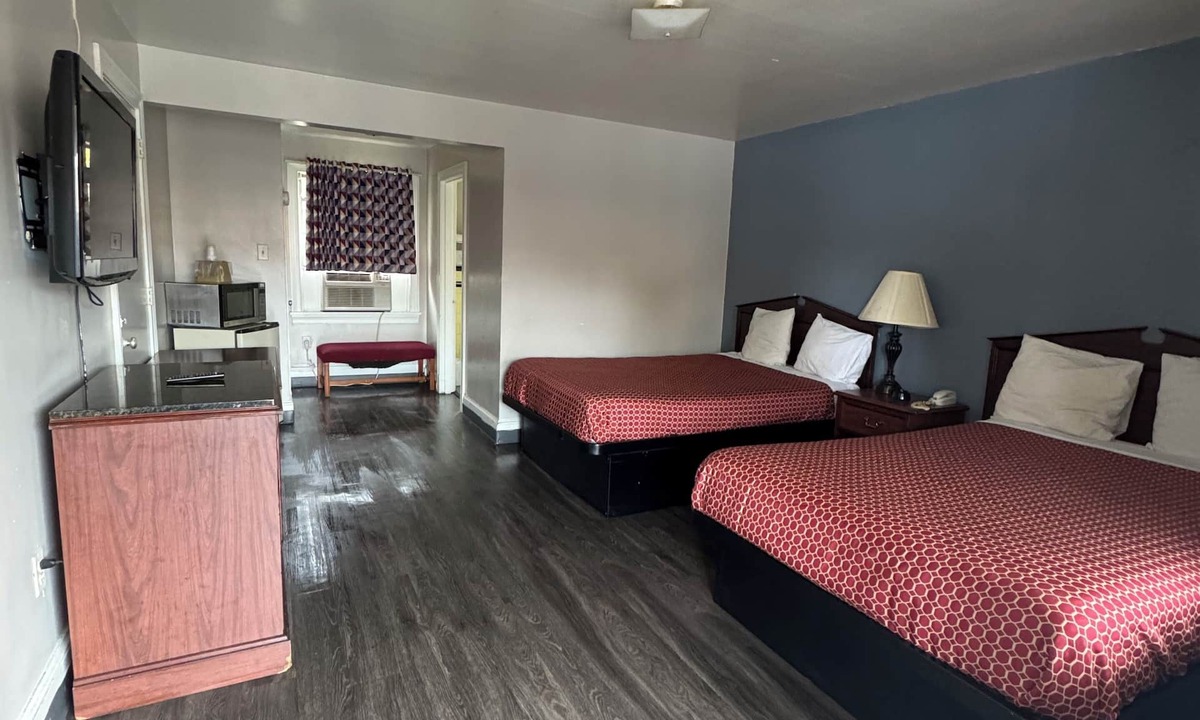Danville Hotel | The Executive Inn